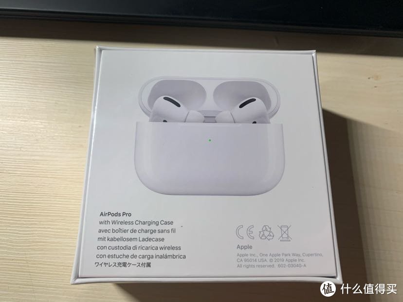 pro的盒子对比AirPods 没有太大的变化