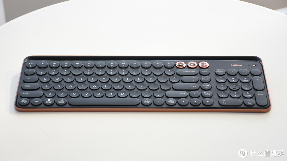 如何凭借一把键盘游走桌面？米物蓝牙双模键盘