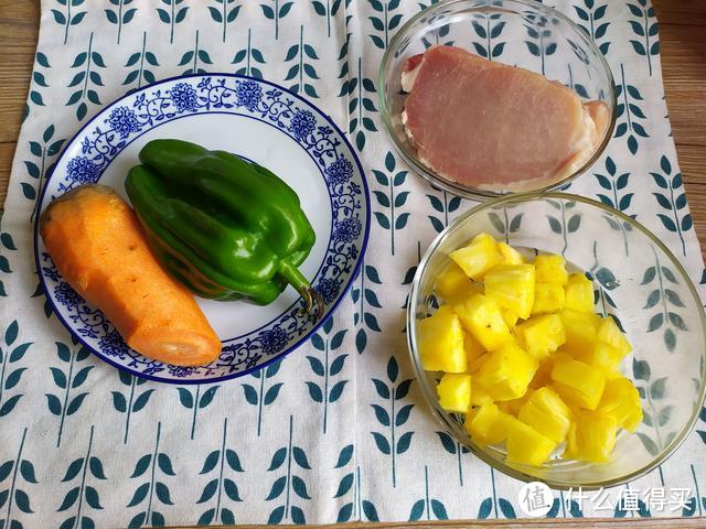 家常菠萝咕咾肉，做法如此简单，酸甜开胃，色泽诱人，不爱吃都难