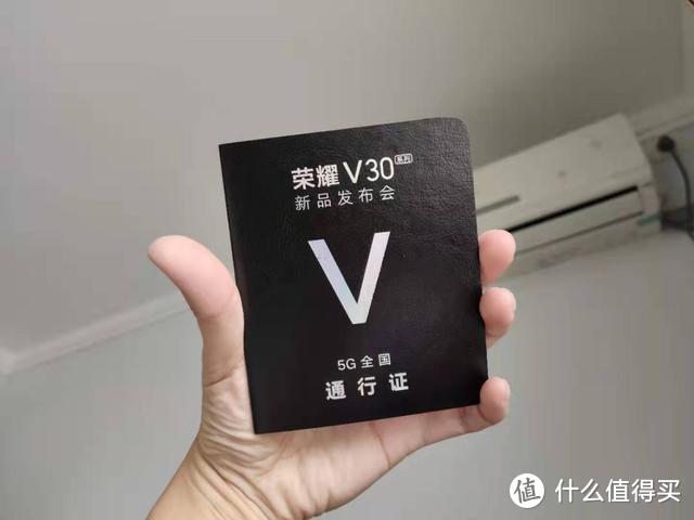 小米折叠屏手机专利曝光 荣耀V30系列双模5G+电影镜头