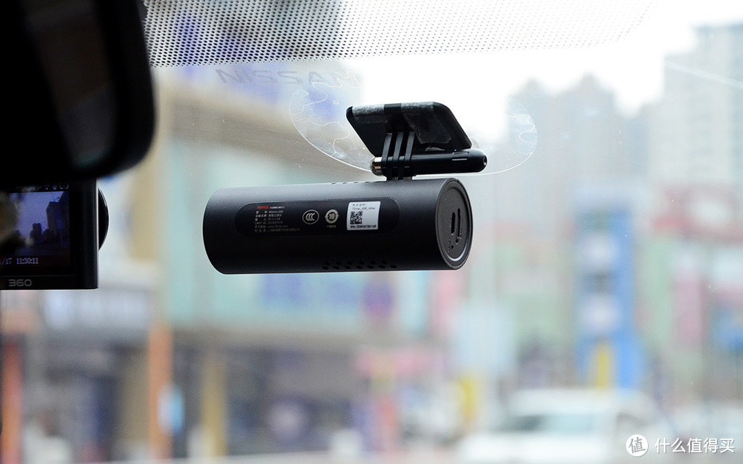 70迈智能行车记录仪1S：智能语音声控，缩时录影，夜视更高清
