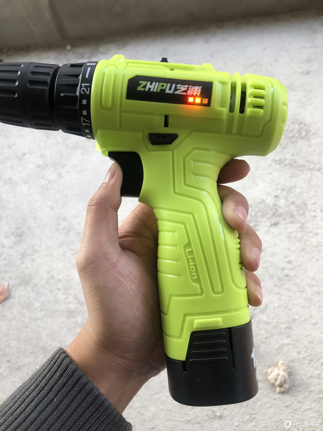 半价芝浦电动螺丝刀开箱_螺丝刀_什么值得买