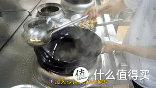 厨师长教你：“干锅鸭脚”的家常做法，边加热边吃全身都暖暖的
