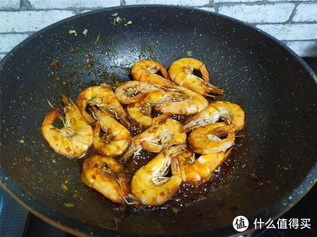 这才是大虾最好吃的做法，不油炸不用蒸，5分钟快手菜，营养美味
