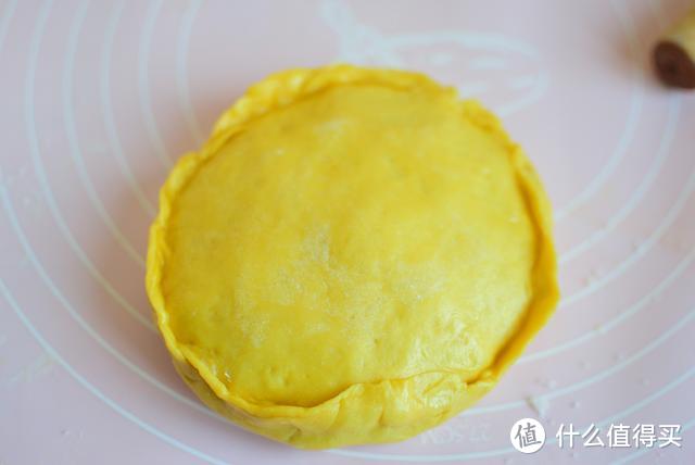 南瓜千层饼这么做，不烙不蒸，不油腻，层数多又多，吃起来更健康