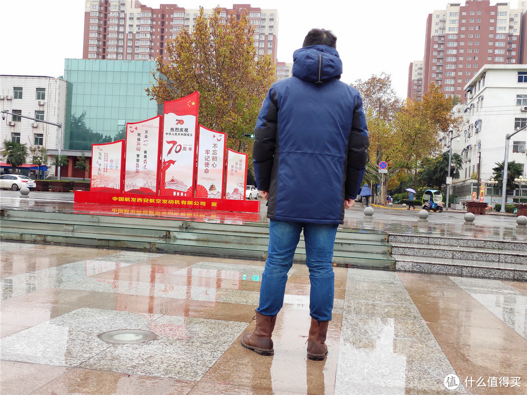 4℃冬雨淋半小时，小米有品早风抗寒鹅绒服硬核挑战短袖过冬，结局出人意料