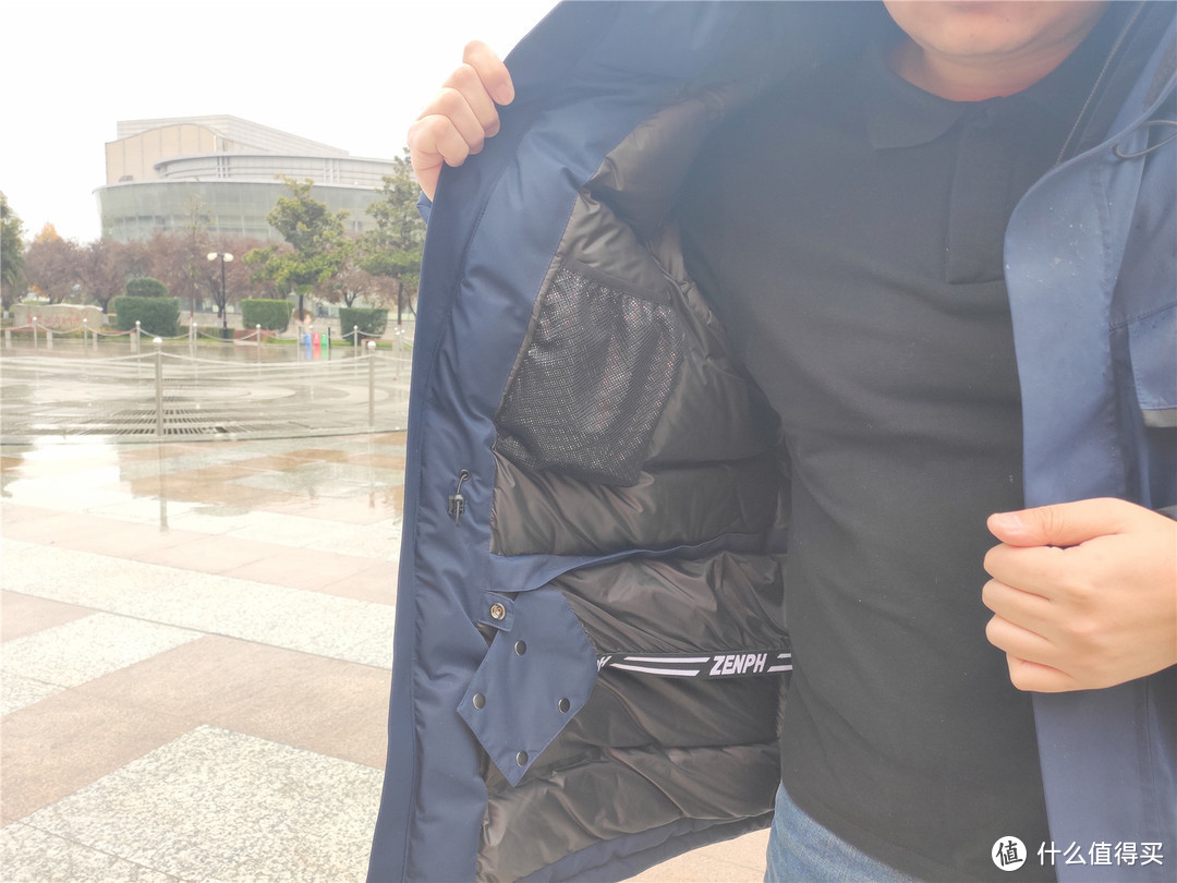 4℃冬雨淋半小时，小米有品早风抗寒鹅绒服硬核挑战短袖过冬，结局出人意料