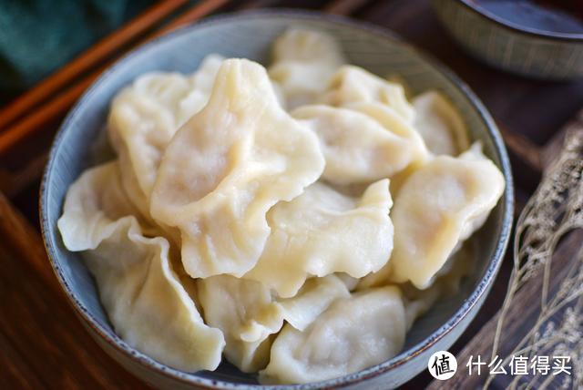 东北人每年腌一缸这菜都不够吃，冬至包成饺子，连吃两盘才过瘾