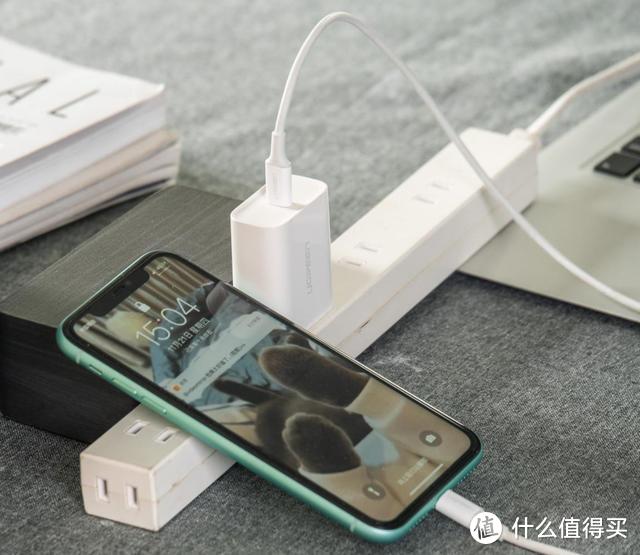 绿联PD快充和iPhone11原装充电的正面交锋，实测感受PD快充的速度