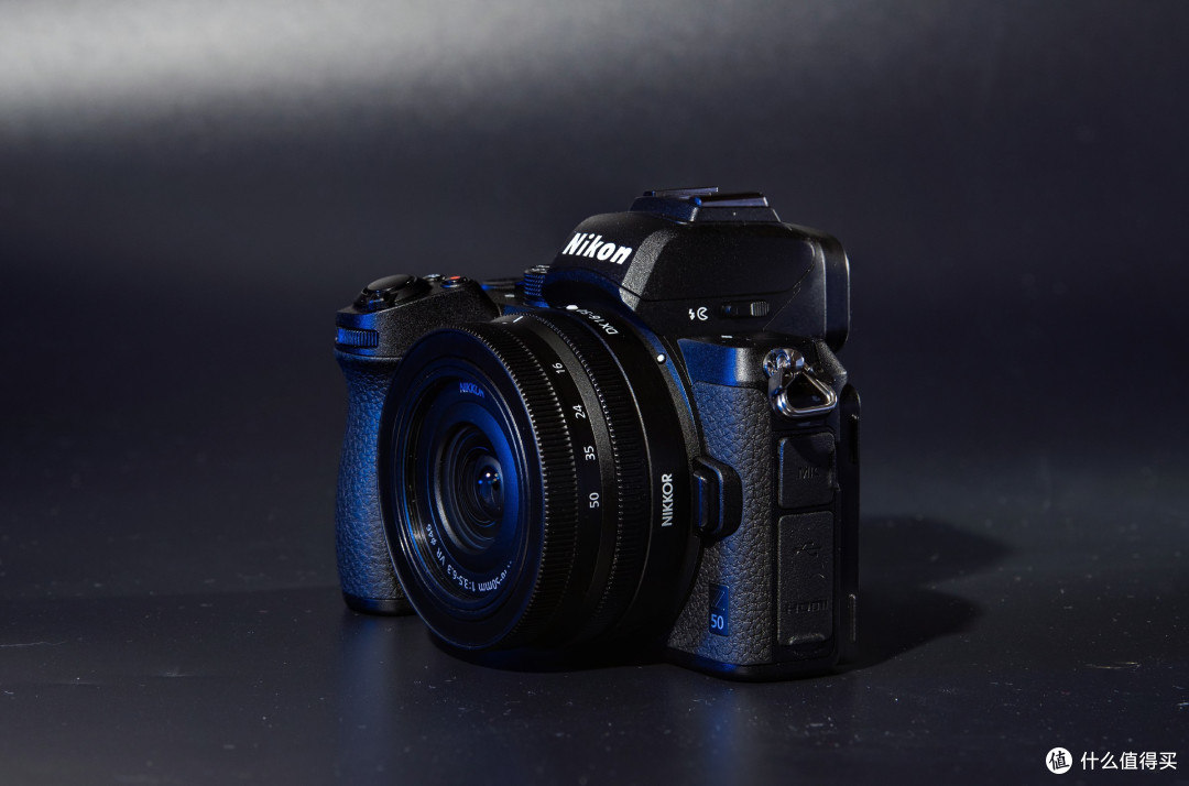 其实比起竞品的a6100,a6400,xt30,eosm6,z50有一个先天的短板,就是