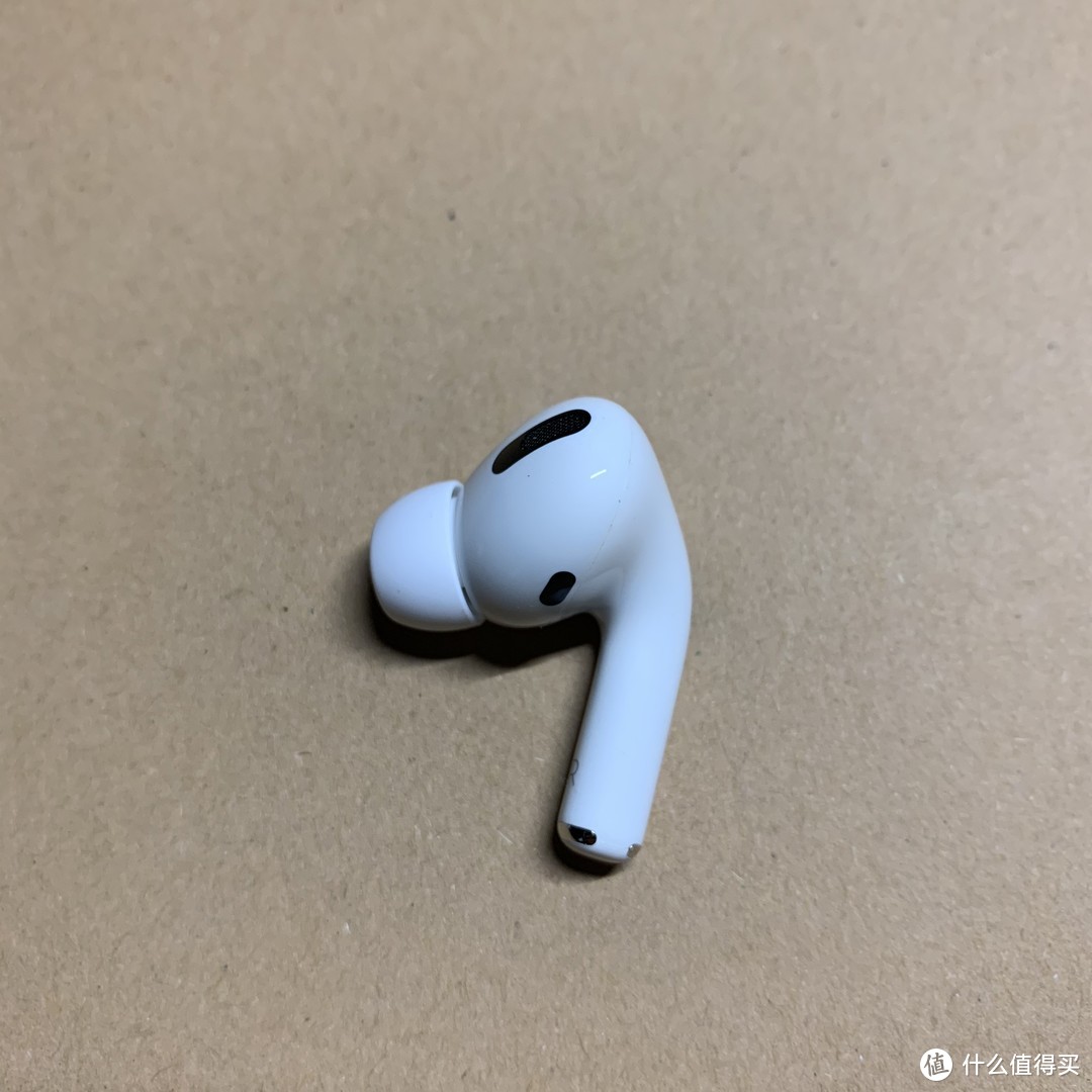 （AirPods Pro)