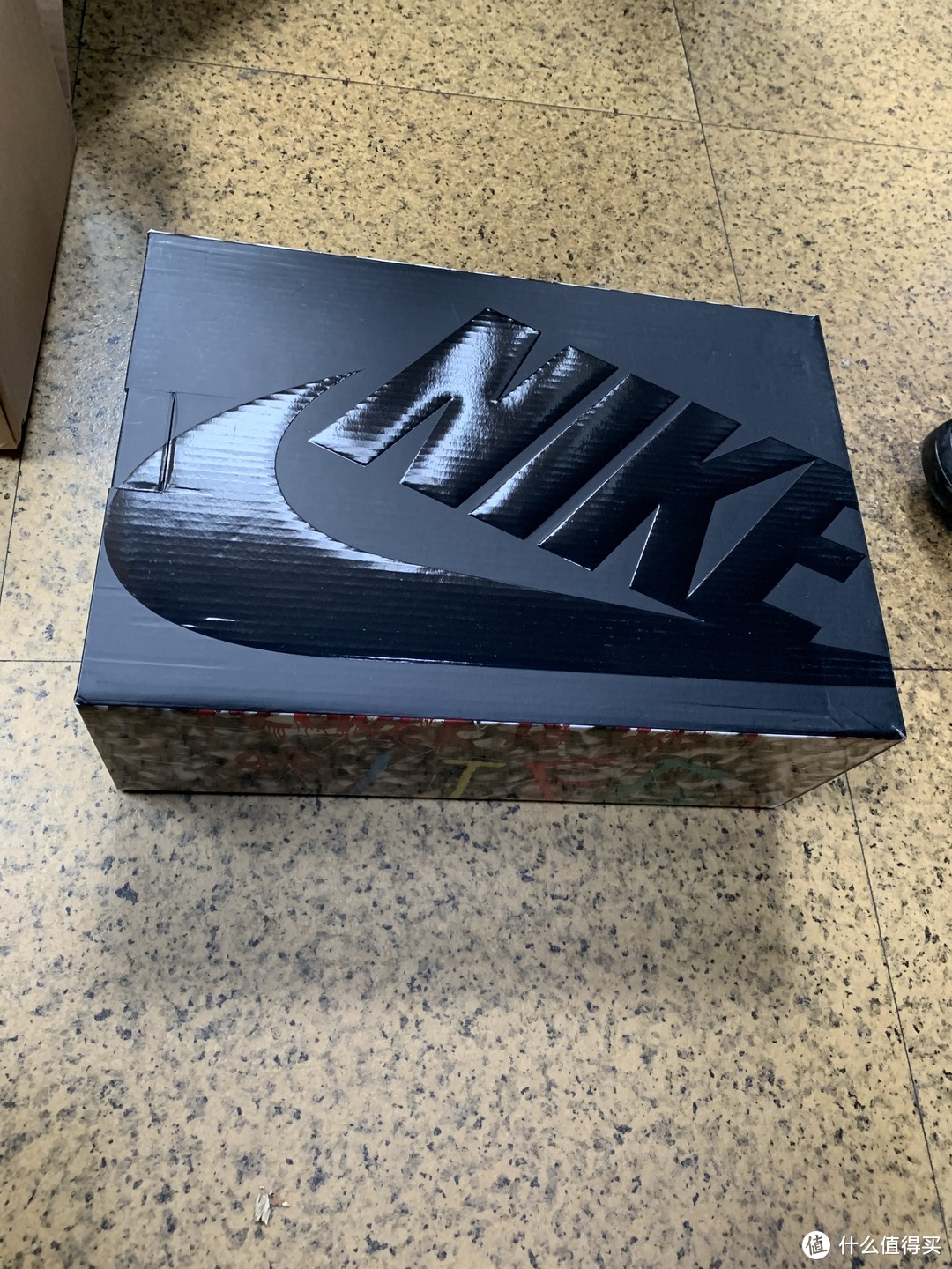 nike的抽屜鞋盒, 市售版鞋盒也與眾不同.