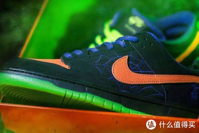 万圣节NIKE SB DUNK，从鞋盒到鞋子都是那么诡异