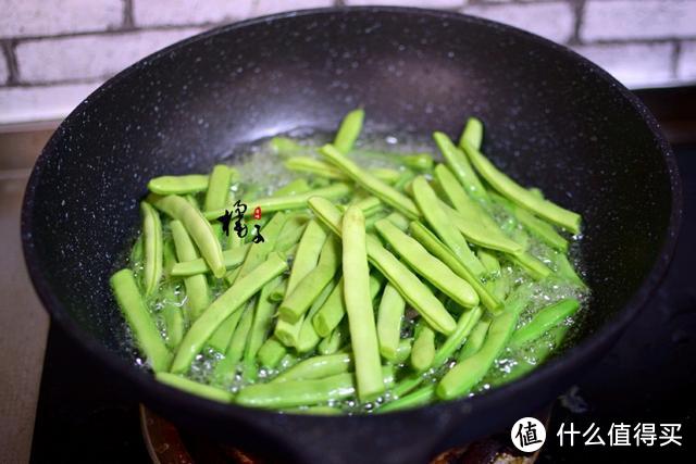 原来豆角和它才是一对，这么做比肉还香，既下酒又下饭，太香了