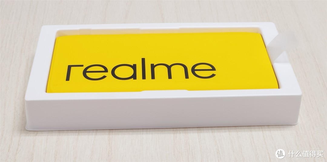 帮妹子选一款高颜值的移动电源：realme 10000mAh 18W快充移动电源（USB-C）