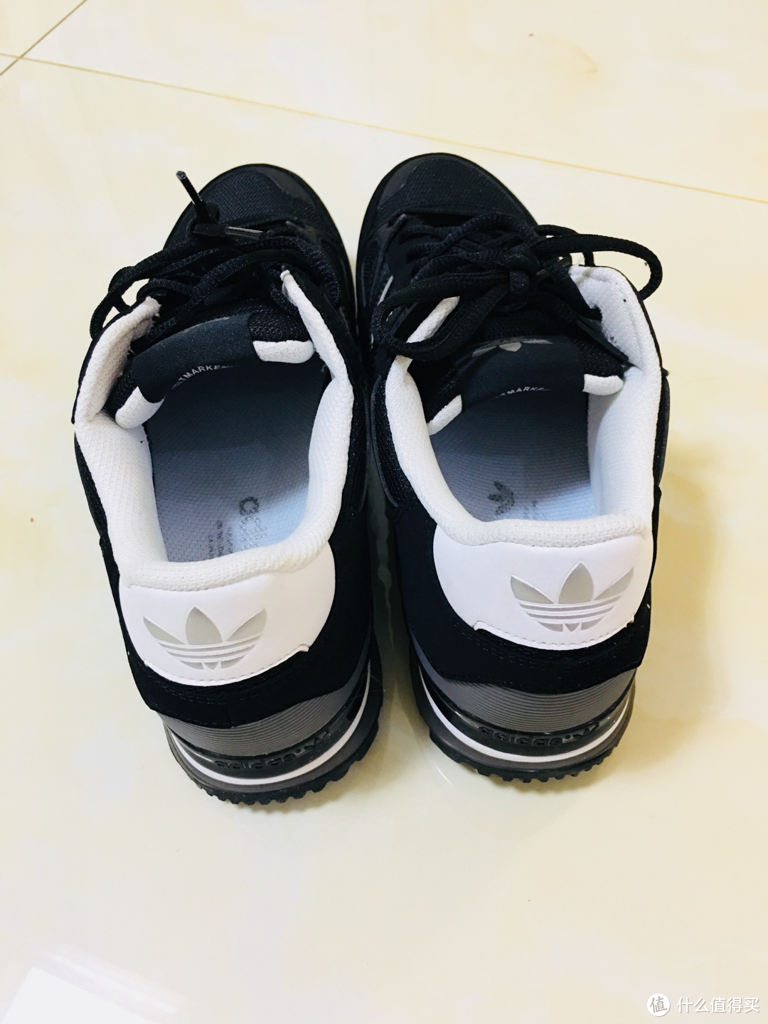 经典复古 Adidas三叶草ZX750男子运动鞋