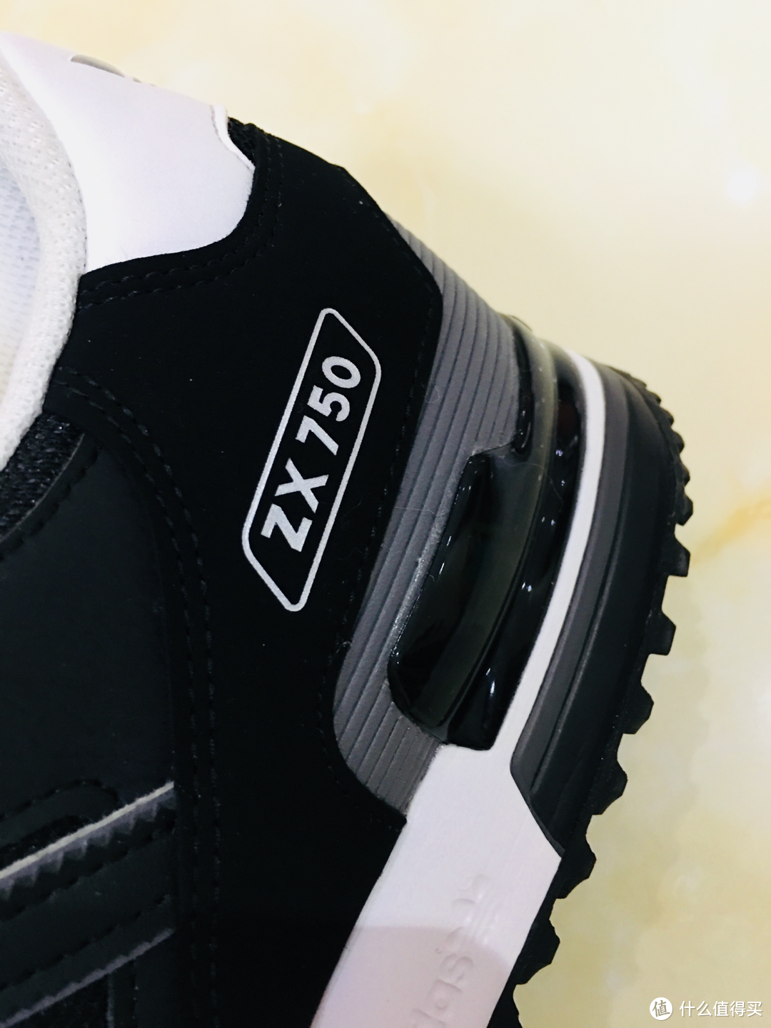 经典复古 Adidas三叶草ZX750男子运动鞋