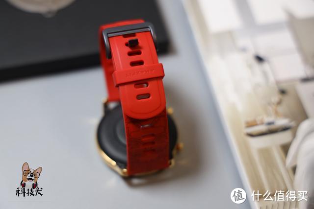 Amazfit GTR 47mm钢铁侠系列限量版智能⼿表图赏：漫威迷必入手