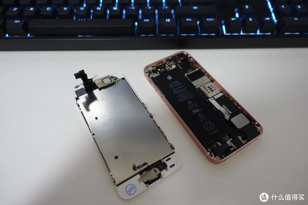 给iPhone SE换电池，小钢炮重获新生