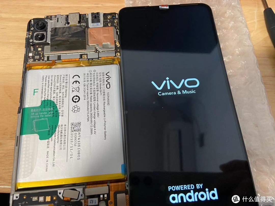 一屁股坐弯的vivo X23还能抢救吗？自己动手拆机换屏指南