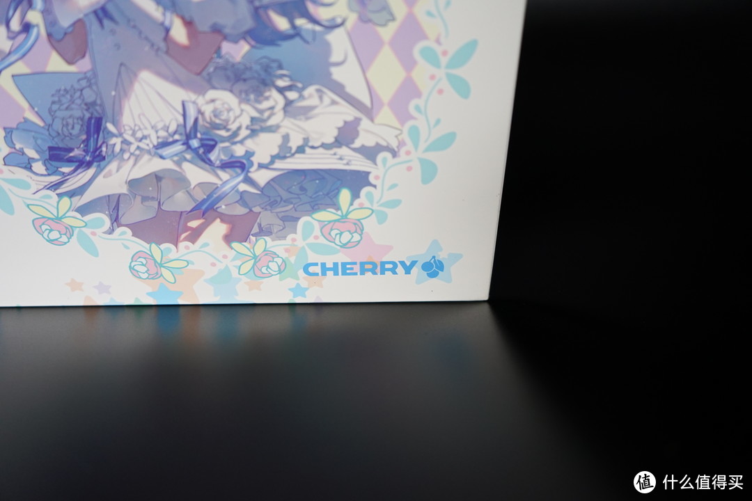 交给二次元的智商税:哔哩哔哩xCherry 十周年花嫁定制机械键盘 开箱！ 