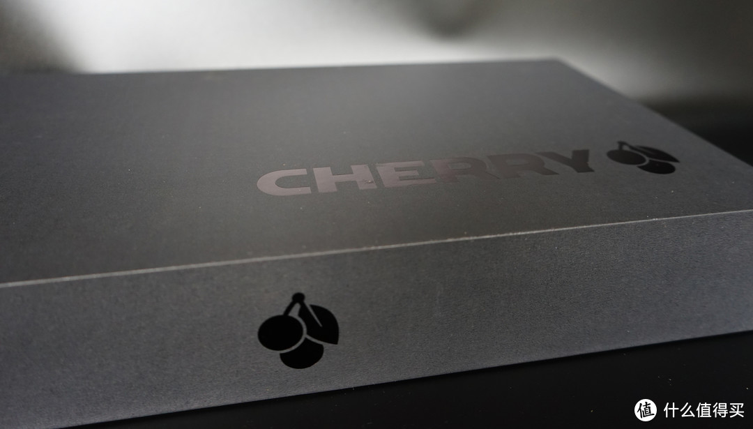 交给二次元的智商税:哔哩哔哩xCherry 十周年花嫁定制机械键盘 开箱！ 