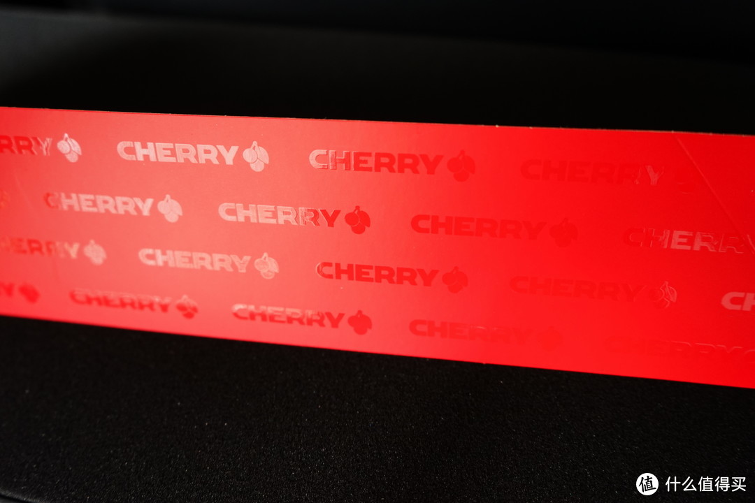 交给二次元的智商税:哔哩哔哩xCherry 十周年花嫁定制机械键盘 开箱！ 