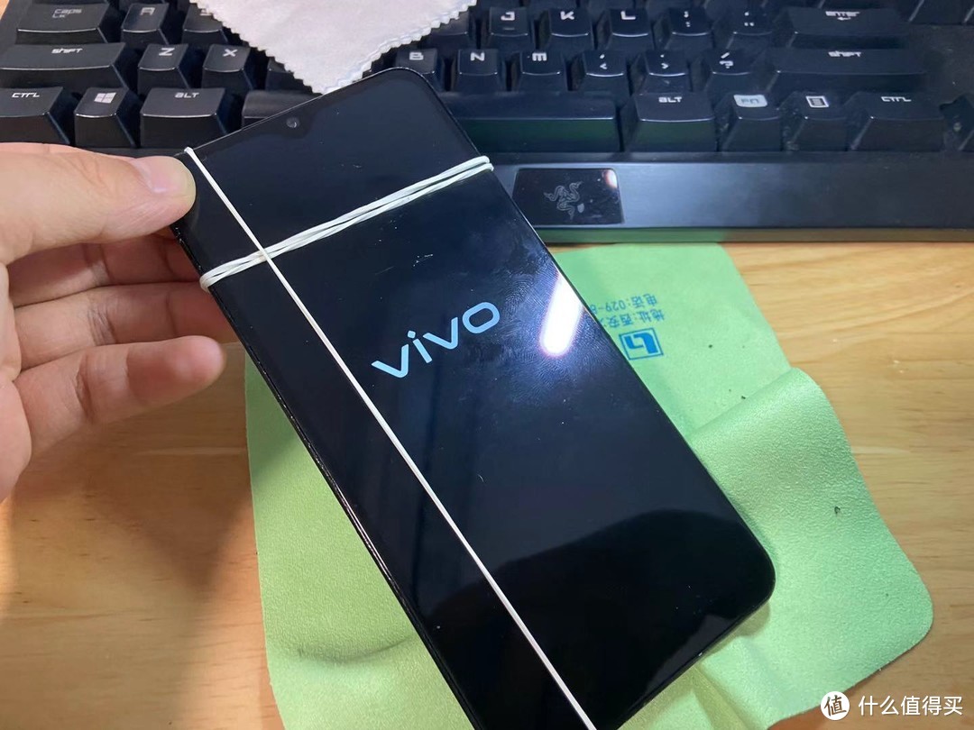 一屁股坐弯的vivo X23还能抢救吗？自己动手拆机换屏指南