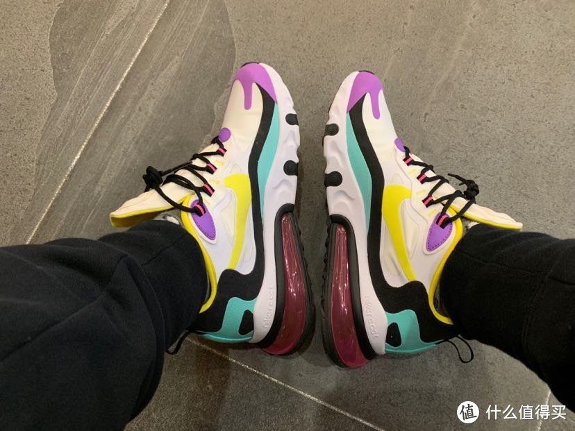 xNIKE Air Max 270×react 一对有趣的软弹组合