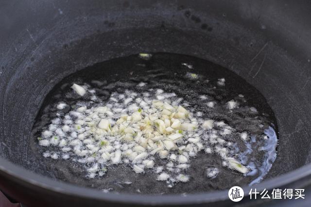 这食材虽普通却也经典，简单烩一烩，米饭里拌一拌，好吃到飞起来