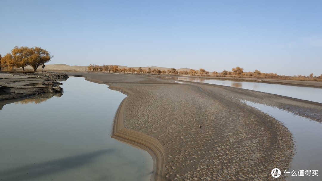 新疆是个好地方：沙漠、海子、胡杨林