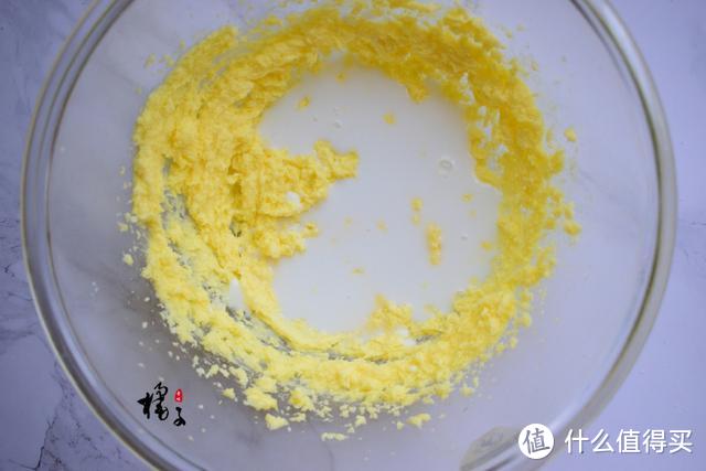 这款蛋糕真简单，竟然不用打发鸡蛋，而且椰奶味十足，越嚼越香