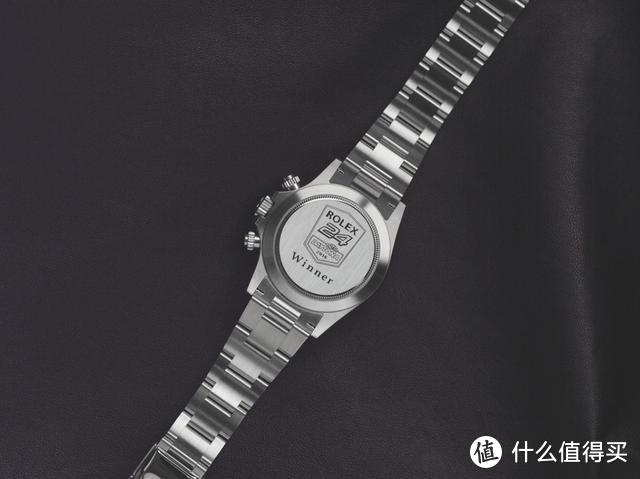 劳力士颁发予优胜者腕表的表底盖镌刻字样©Rolex