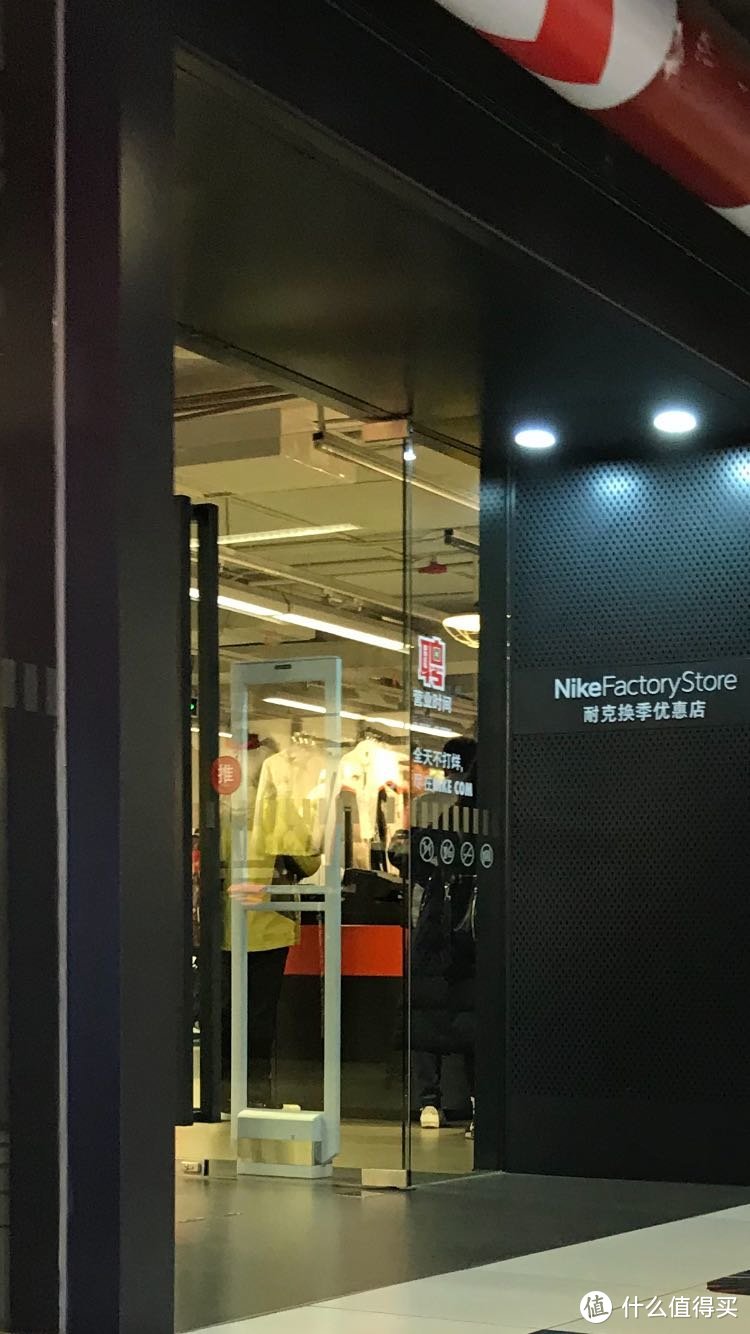 寒潮来袭，瞄一眼耐克换季优惠店冬装，nike多款AJ棉服上架