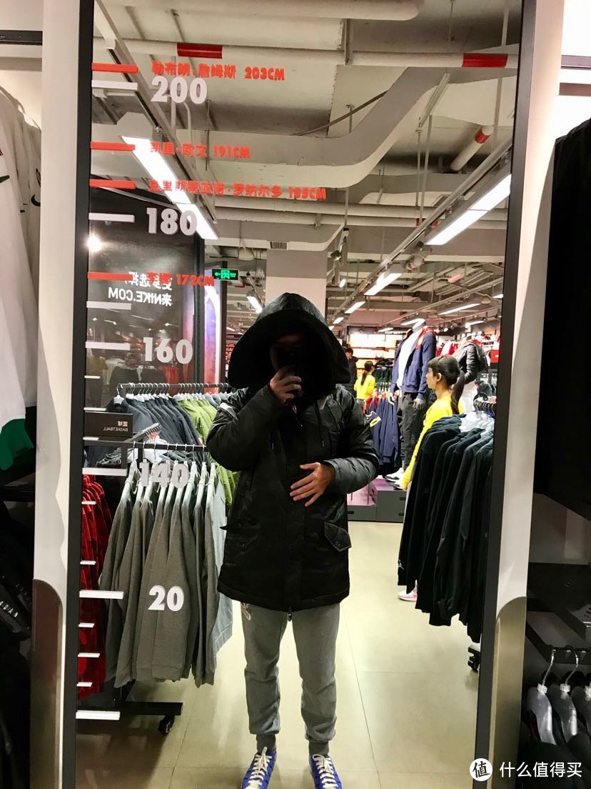 寒潮来袭，瞄一眼耐克换季优惠店冬装，nike多款AJ棉服上架