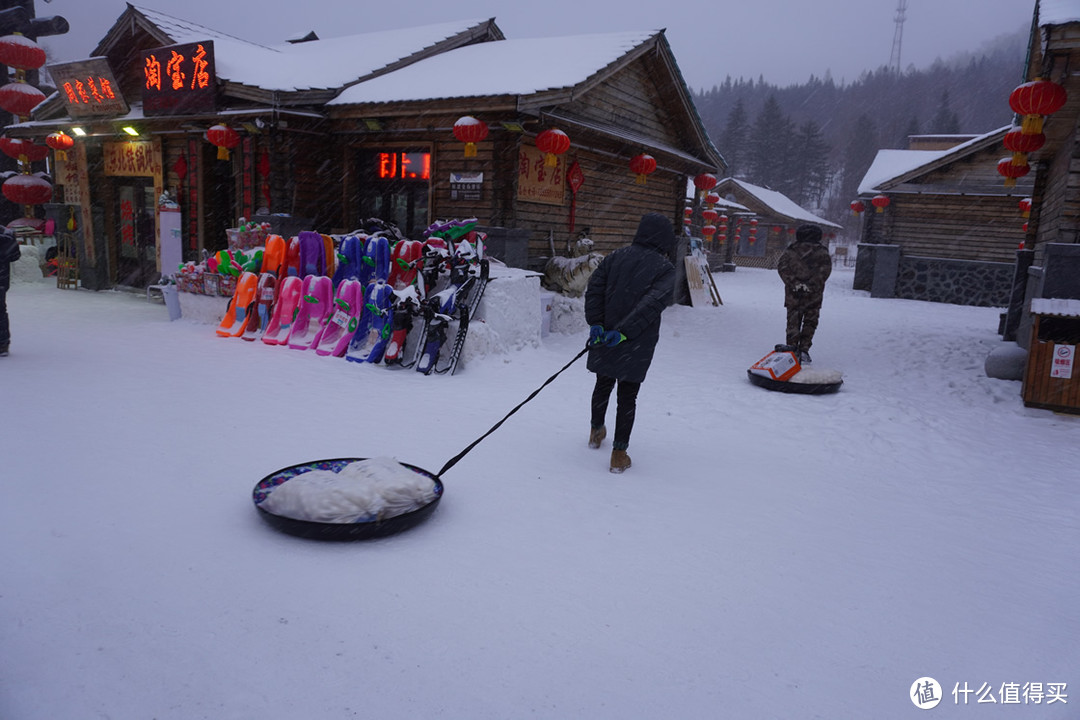 值得一去的旅游胜地：这里的雪景有点美，走马观花逛雪乡