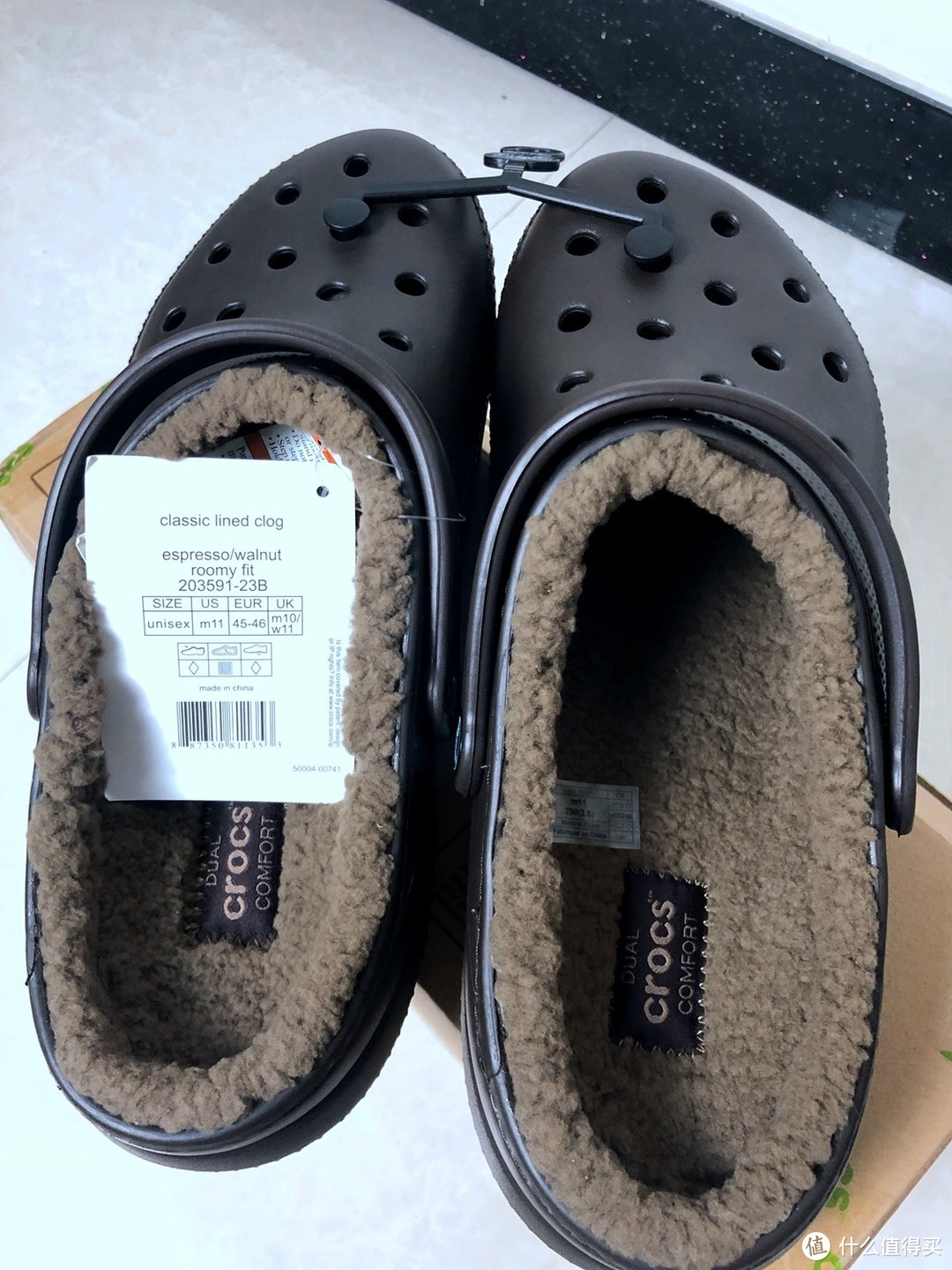 双11买的拖鞋现在终于能穿了-Crocs 卡骆驰 203591 暖棉拖鞋