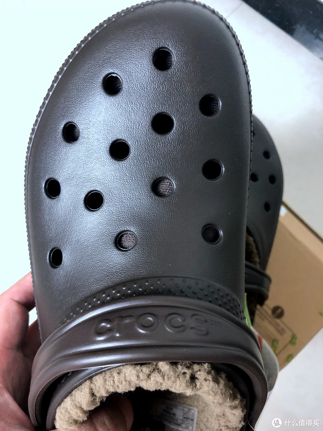 双11买的拖鞋现在终于能穿了-Crocs 卡骆驰 203591 暖棉拖鞋