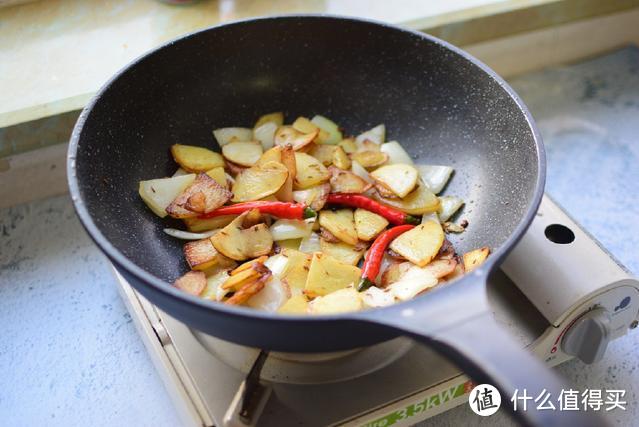 没食欲，就在土豆片里加点这调料，结果比肉都香，下酒又下饭