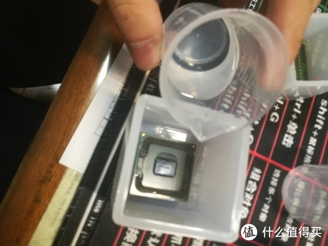 手把手教你封存CPU——CPU水晶滴胶