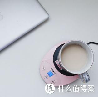 这个杯垫上什么杯子多可以放，不管你是玻璃，还是陶瓷、不锈钢都可以直接往上放~