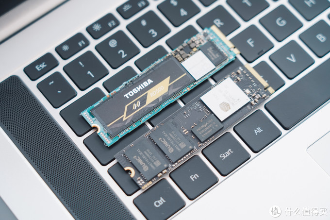 NVMe固态硬盘的明星对决:东芝RD500 VS 海康威视 C2000 Pro
