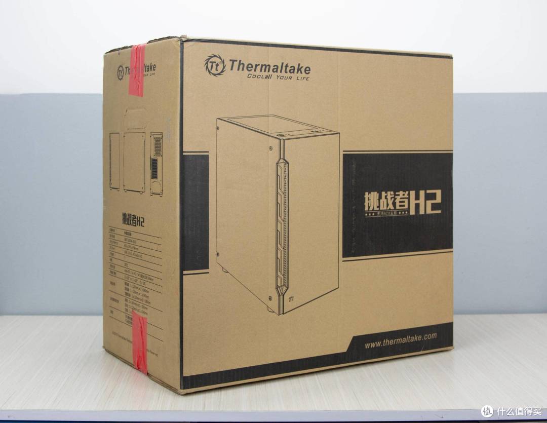 外包装常见的牛皮纸外箱,上面印刷了"挑战者h2"字样,然后是机箱的原型