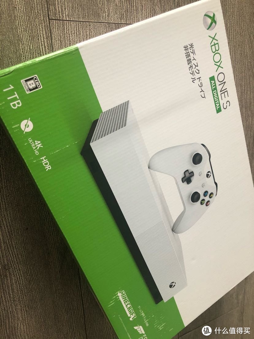 首台无光驱Xbox one开箱