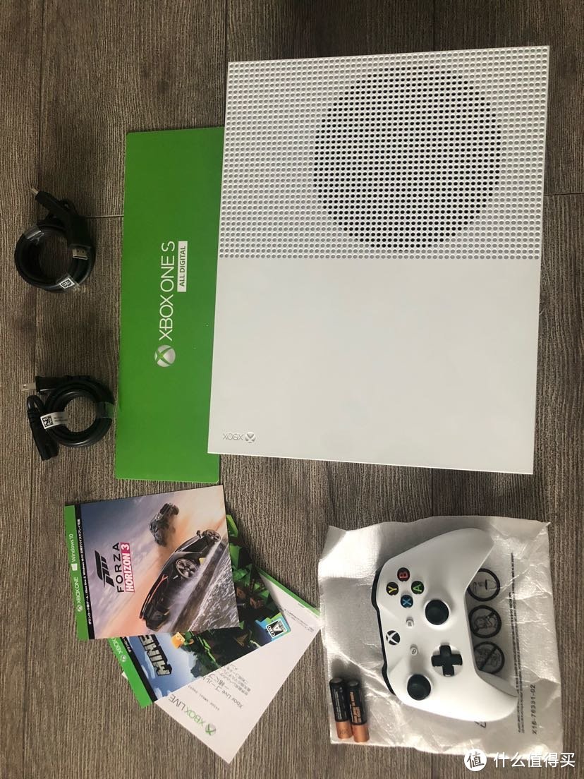 首台无光驱Xbox one开箱