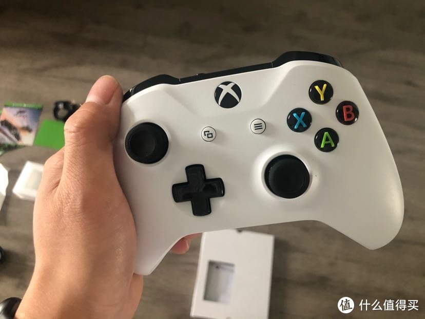 首台无光驱Xbox one开箱