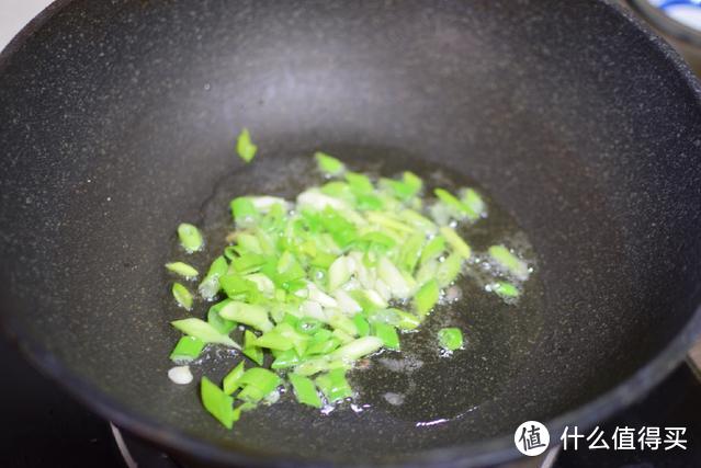 早餐别再吃面条了，试试这个饼，不用煎不用烙，一锅能做十几张