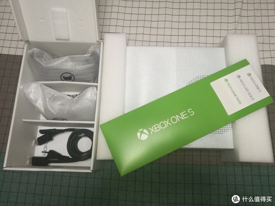 黑五购*带双手柄的超大号机顶盒之Xbox One S德亚版极速开箱篇