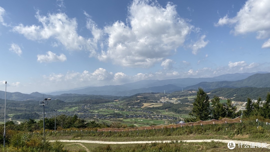 远眺度假村，也阔以步行下山