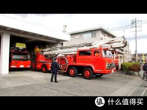 TOMY 多美卡重器--TLV-N24 HINO日野云梯消防车开箱评测赏析